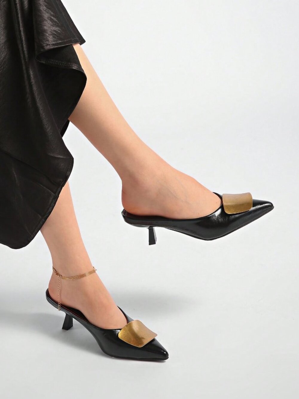 Black Fashionable Women's Pointed Toe Metal Buckle High Heel Pumps - Picture 3 of 8